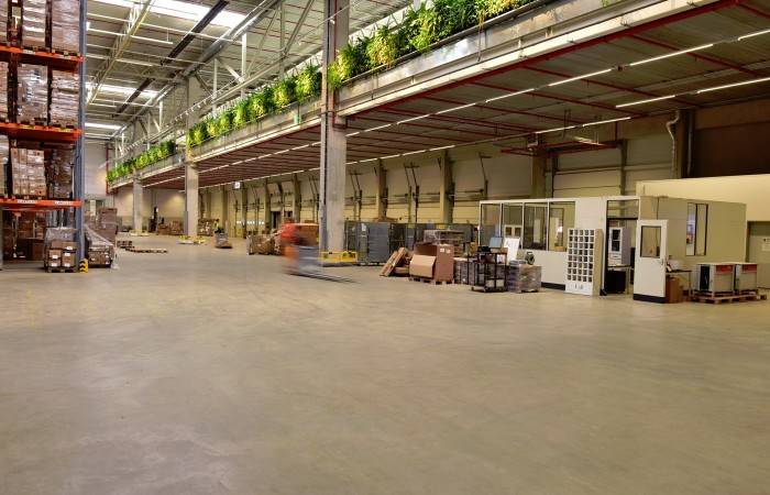 Ein besonderes Highlight ist die Vertikalbegrünung in der Versandhalle die von der Firma Boymann gebaut wurde.