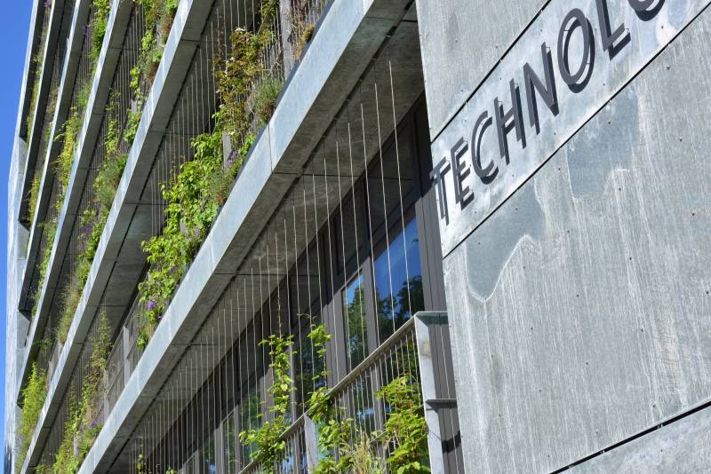 Fassadenbegrünung am Technologiezentrum Ruhr in Bochum