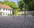 Inspirierendes Schulambiente: Das Gymnasium Blankenese in Hamburg-Blankenese, umgeben von der malerischen Landschaft am Elbhang, schafft eine ideale Lernumgebung in denkmalgeschützten Gebäuden, realisiert durch Boymann, Ihrem Expertenteam im Garten- und Landschaftsbau.