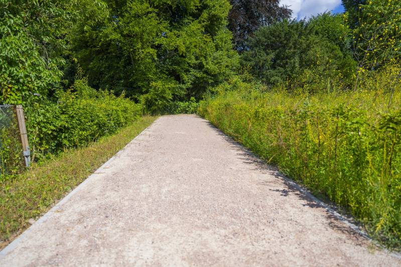 Die Firma Boymann Garten- und Landschaftsbau aus Hamburg hat die Kleingartenanlage in der Leunastraße erstellt.
