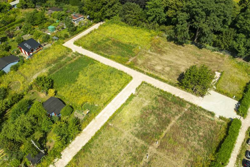 Die Firma Boymann Garten- und Landschaftsbau aus Hamburg hat die Kleingartenanlage in der Leunastraße erstellt.