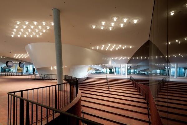 Pflasterarbeiten in der Elbphilharmonie