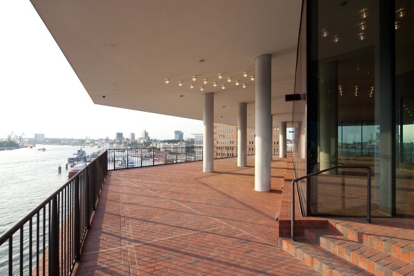 Pflasterarbeiten in der Elbphilharmonie