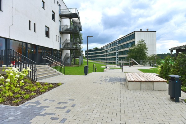 Außenanlagen am Gymnasium in Wuppertal