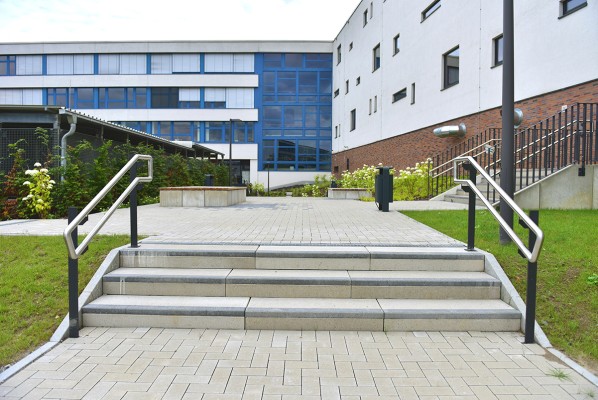 Außenanlagen am Gymnasium in Wuppertal