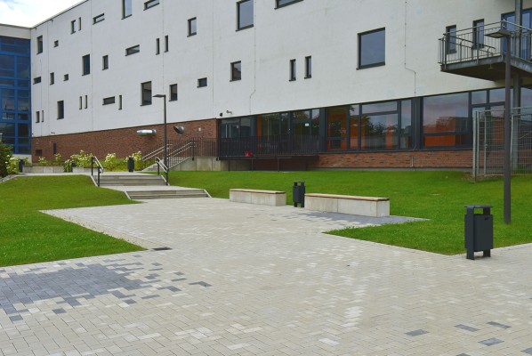 Außenanlagen am Gymnasium in Wuppertal